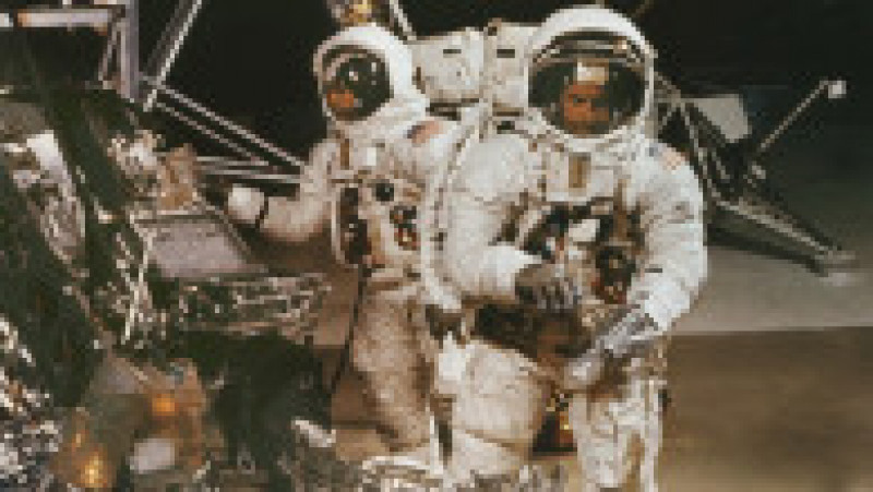 Pe 19 noiembrie 1969 misiunea Apollo 12 a aterizat pe Lună și astronauții Charles Conrad și Alan Bean au pășit pe suprafața satelitului natural al Pământului. Sursa foto: Profimedia Images | Poza 2 din 26