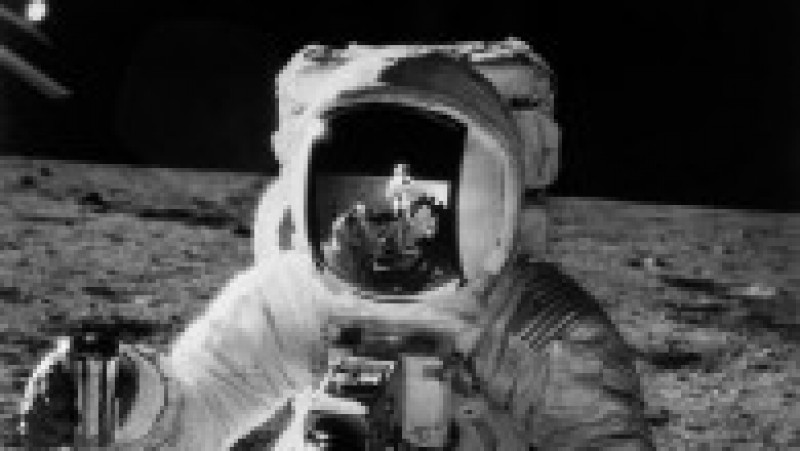 Pe 19 noiembrie 1969 misiunea Apollo 12 a aterizat pe Lună și astronauții Charles Conrad și Alan Bean au pășit pe suprafața satelitului natural al Pământului. Sursa foto: Profimedia Images | Poza 13 din 26