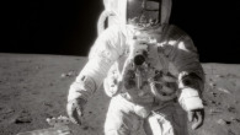 Pe 19 noiembrie 1969 misiunea Apollo 12 a aterizat pe Lună și astronauții Charles Conrad și Alan Bean au pășit pe suprafața satelitului natural al Pământului. Sursa foto: Profimedia Images | Poza 23 din 26