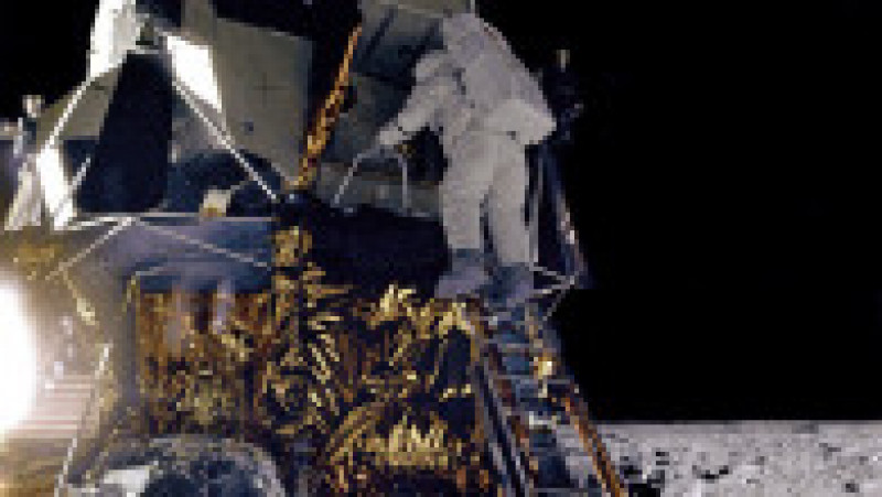Pe 19 noiembrie 1969 misiunea Apollo 12 a aterizat pe Lună și astronauții Charles Conrad și Alan Bean au pășit pe suprafața satelitului natural al Pământului. Sursa foto: Profimedia Images | Poza 22 din 26