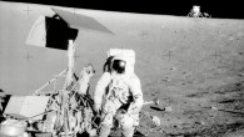 Pe 19 noiembrie 1969 misiunea Apollo 12 a aterizat pe Lună și astronauții Charles Conrad și Alan Bean au pășit pe suprafața satelitului natural al Pământului. Sursa foto: Profimedia Images | Poza 21 din 26