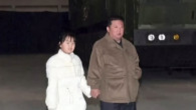Kim Jong-un a apărut însoțit de fiica sa, la lansarea unei noi rachete. Foto: Captură video | Poza 15 din 15