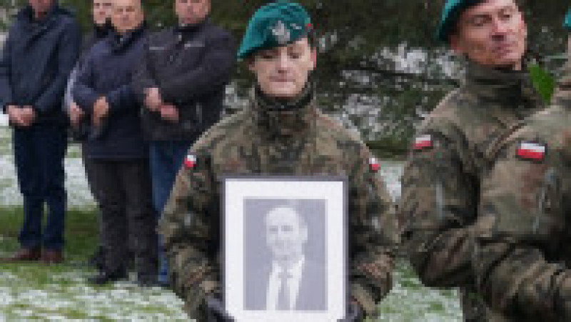 Bărbatul în vârstă de 60 ani, victimă a unei rachete căzute în satul polonez Przewodow, a fost înmormântat cu onoruri militare. Foto: Profimedia | Poza 7 din 20