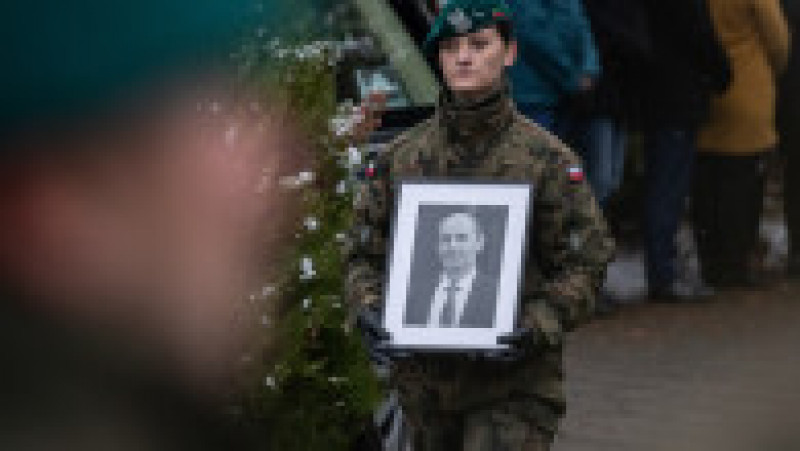 Bărbatul în vârstă de 60 ani, victimă a unei rachete căzute în satul polonez Przewodow, a fost înmormântat cu onoruri militare. Foto: Profimedia | Poza 6 din 20