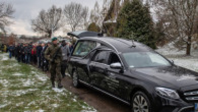 Bărbatul în vârstă de 60 ani, victimă a unei rachete căzute în satul polonez Przewodow, a fost înmormântat cu onoruri militare. Foto: Profimedia | Poza 17 din 20