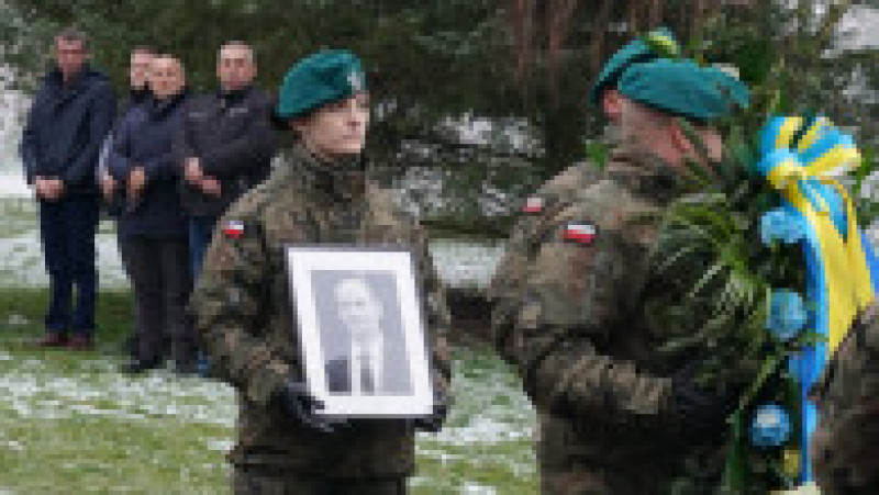 Bărbatul în vârstă de 60 ani, victimă a unei rachete căzute în satul polonez Przewodow, a fost înmormântat cu onoruri militare. Foto: Profimedia | Poza 8 din 20