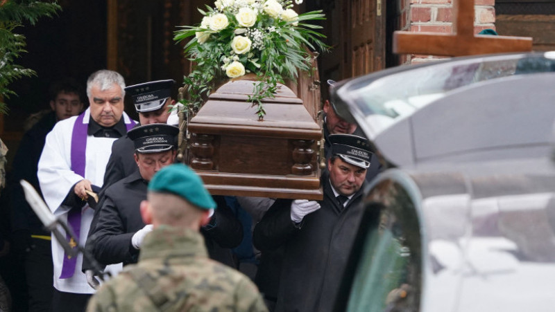 Bărbatul în vârstă de 60 ani, victimă a unei rachete căzute în satul polonez Przewodow, a fost înmormântat cu onoruri militare. Foto: Profimedia