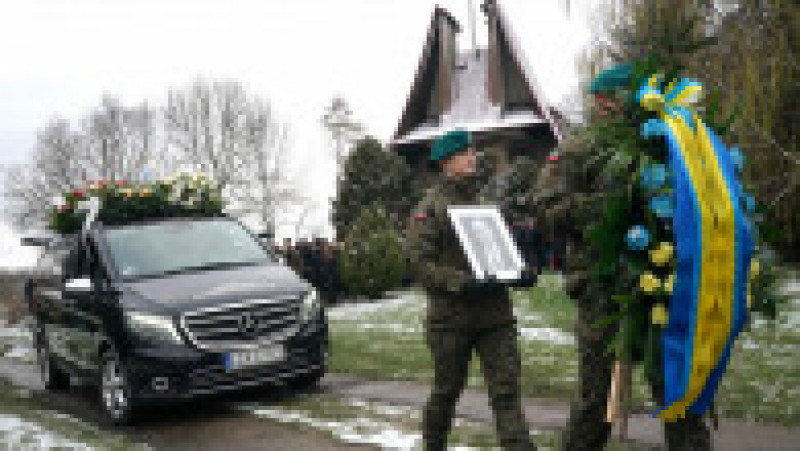 Bărbatul în vârstă de 60 ani, victimă a unei rachete căzute în satul polonez Przewodow, a fost înmormântat cu onoruri militare. Foto: Profimedia | Poza 12 din 20