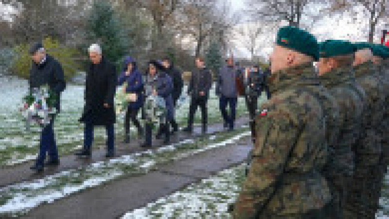 Bărbatul în vârstă de 60 ani, victimă a unei rachete căzute în satul polonez Przewodow, a fost înmormântat cu onoruri militare. Foto: Profimedia | Poza 13 din 20