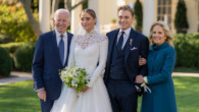Naomi Biden și soțul ei, încadrați de Joe și Jill Biden. Foto: White House | Poza 7 din 7
