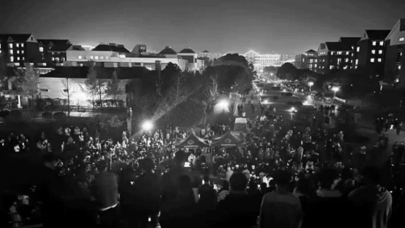 Protestele izbucnesc în toată China, inclusiv la universităţi şi în Shanghai. FOTO: Twitter Manya Koetse