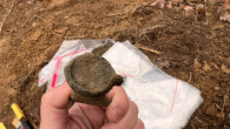 Topoare și o uneltă vechi de 3.000 de ani au fost descoperite într-o pădure de lângă Ocna Mureș. Sursa foto: Kolosvari Csaba / Facebook | Poza 6 din 26