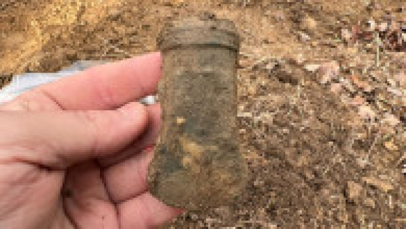 Topoare și o uneltă vechi de 3.000 de ani au fost descoperite într-o pădure de lângă Ocna Mureș. Sursa foto: Kolosvari Csaba / Facebook | Poza 3 din 26