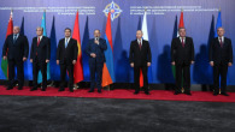 Vladimir Putin, lăsat singur în mijlocul grupului la summitul CSTO. Foto: kremlin.ru | Poza 7 din 7