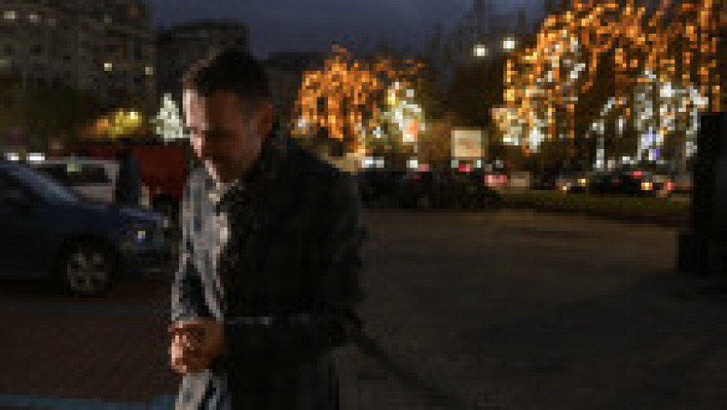 Primarul Robert Negoiţă a aprins, joi, luminile de sărbători din Sectorul 3, anunţând că este primul an în care au fost împodobite bulevardele cu luminiţe. Inquam Photos / Sabin Cirstoveanu | Poza 2 din 5