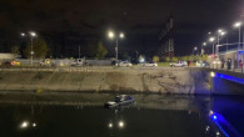 Un șofer din Capitală a căzut cu mașina în Dâmbovița. Foto: infotraficromania.ro | Poza 1 din 3