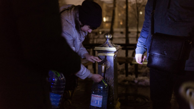 Rușii au atacat infrastructura energetica a Ucrainei, oamenii au rămas fără lumină și căldură. FOTO: Profimedia Images