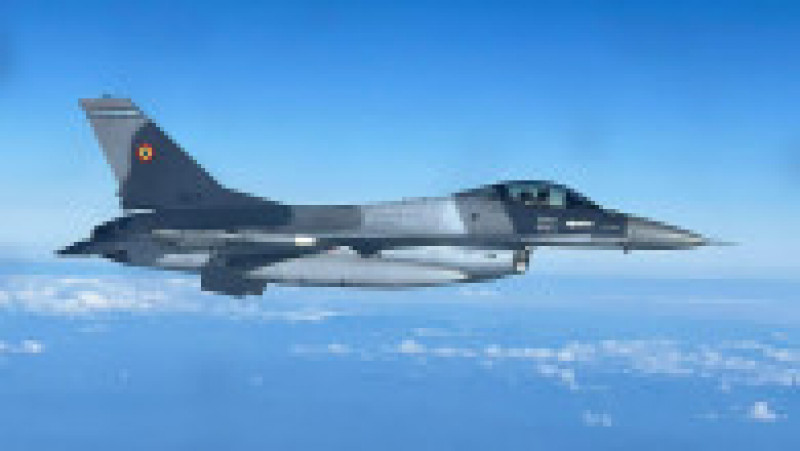 Stoltenberg a ajuns la Bucureşti cu un avion TAROM, escortat de avioane de luptă F-16 | Poza 4 din 5
