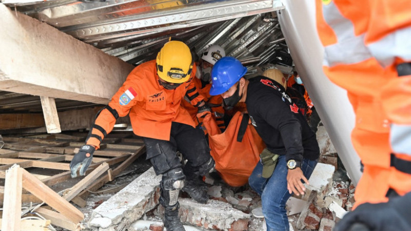 252 de morți după cutremurul de 5,6 din Indonezia. FOTO: Profimedia Images