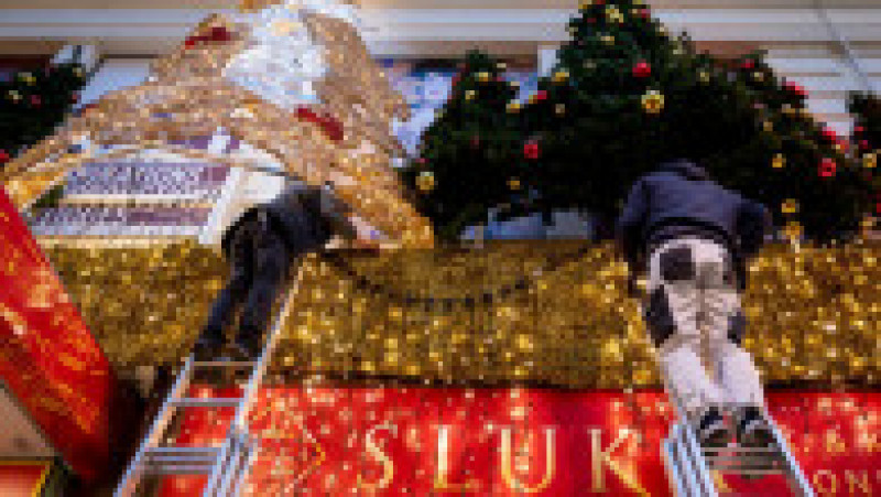 Becurile festive de Crăciun la marile târguri vor lumina mai putin timp, din cauza crizei energetice. FOTO: Profimedia Images | Poza 9 din 23