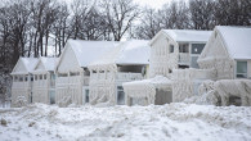 Case acoperite complet de gheață. Imagini incredibile pe malul lacului Erie. FOTO: Profimedia Images | Poza 6 din 14