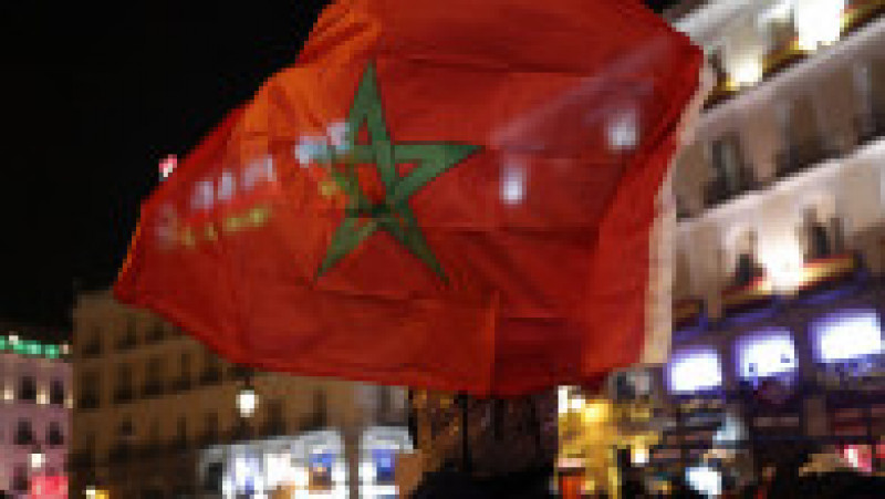 Mii de marocani au ieșit pe străzi în Spania să sărbătorească victoria la Cupa Mondială, dar au ajuns să se ia la bătaie cu poliția. FOTO: Profimedia Images | Poza 4 din 6