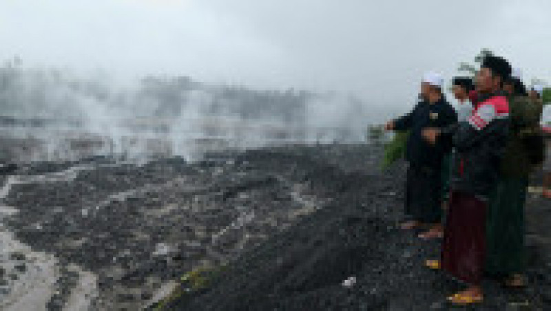 Vulcanul Semeru din Indonezia a erupt, degajând un nor colosal de cenuşă. Foto; Profimedia | Poza 5 din 5