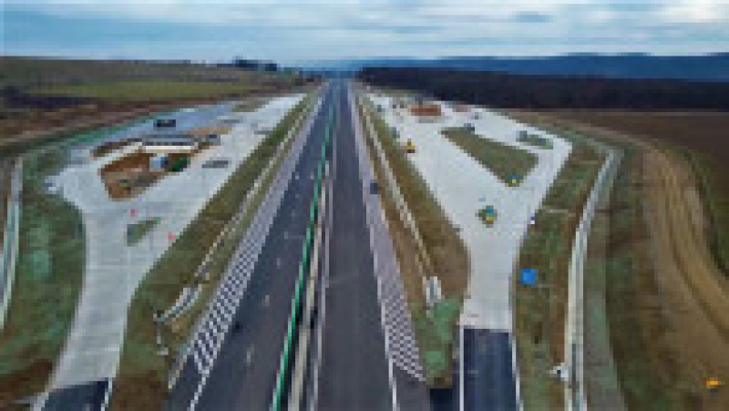 Cum arată primii 13 kilometri de pe Autostrada Sibiu-Pitești pe care s-ar putea circula din 15 decembrie. FOTO: Facebook Asociația Pro Infrastructura | Poza 3 din 8