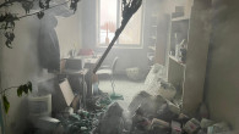 Incendiul a pornit de la un panou electric și s-a extins la magazia școlii. Sursa foto: ISU Bacău | Poza 2 din 3