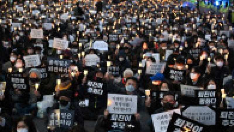 Majoritatea celor 158 de oameni morți în busculada din 29 octombrie erau tineri și adolescenți, zeci de mii de oameni adunându-se în districtul Itaewon din Seul pentru a sărbători Halloween-ul. Sursa foto: Profimedia Images | Poza 32 din 34