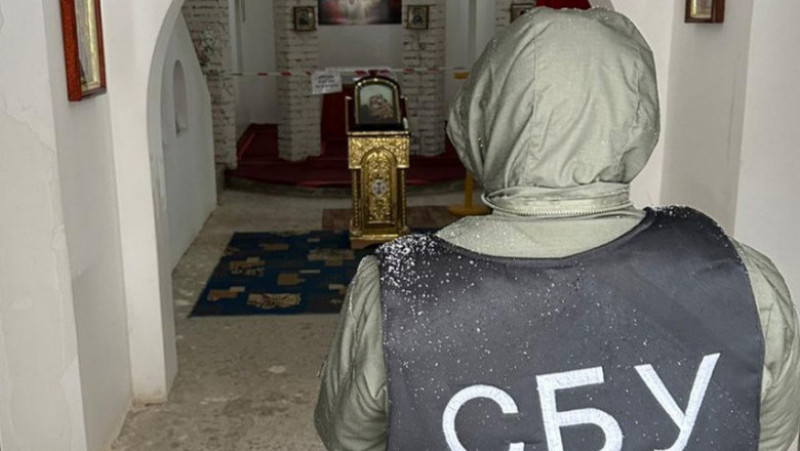 Conducerea serviciului de informații al Ucrainei (SBU) a transmis că agenții săi au depistat în interiorul bisericilor ortodoxe ruse din estul țării mai multe articole de propagandă de la Kremlin FOTO: SBU
