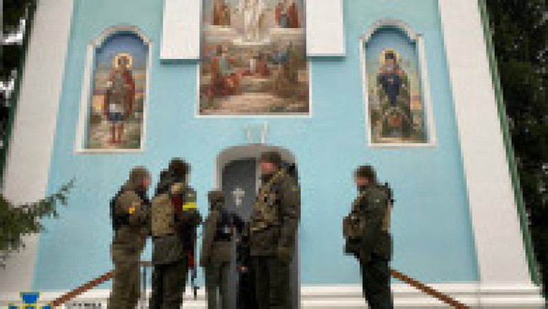 Conducerea serviciului de informații al Ucrainei (SBU) a transmis că agenții săi au depistat în interiorul bisericilor ortodoxe ruse din estul țării mai multe articole de propagandă de la Kremlin FOTO: SBU | Poza 2 din 21