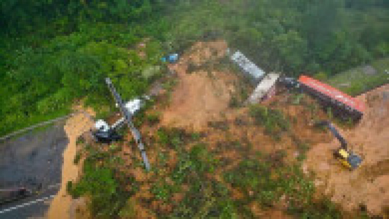 O alunecare de teren uriașă a distrus o autostradă din Brazilia. Foto: Profimedia Images | Poza 6 din 7