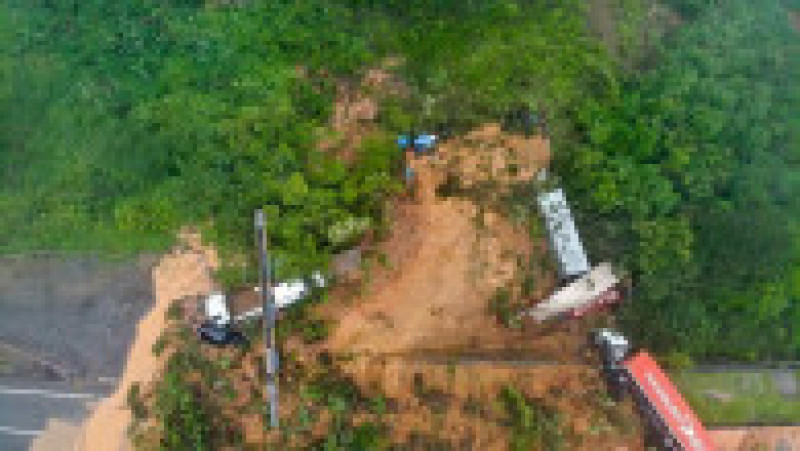 O alunecare de teren uriașă a distrus o autostradă din Brazilia. Foto: Profimedia Images | Poza 3 din 7