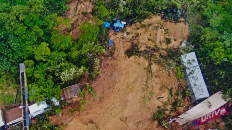 O alunecare de teren uriașă a distrus o autostradă din Brazilia. Foto: Profimedia Images