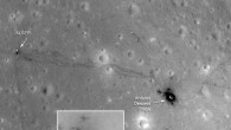 Locul în care a aterizat pe Lună Apollo 14 - imagine luată de Satelitul Lunar de Recunoaștere pe 6 septembrie 2011. Se văd și urmele lăsate de astronauții Alan Shepard și Edgar Mitchell. Foto: Profimedia Images | Poza 11 din 14