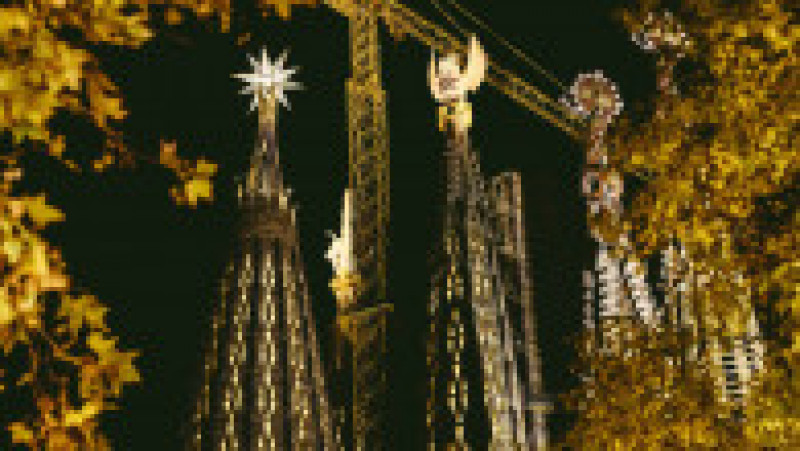 La Sagrada Familia din Barcelona: Turnurile Evangheliștilor Luca și Marcu au fost iluminate pentru prima oară. Foto: Profimedia Images | Poza 5 din 9