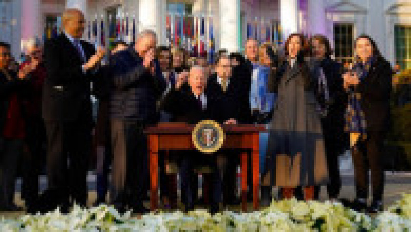 Joe Biden după ce a semnat legea casatoriilor gay. Foto: Twitter/White House | Poza 3 din 5