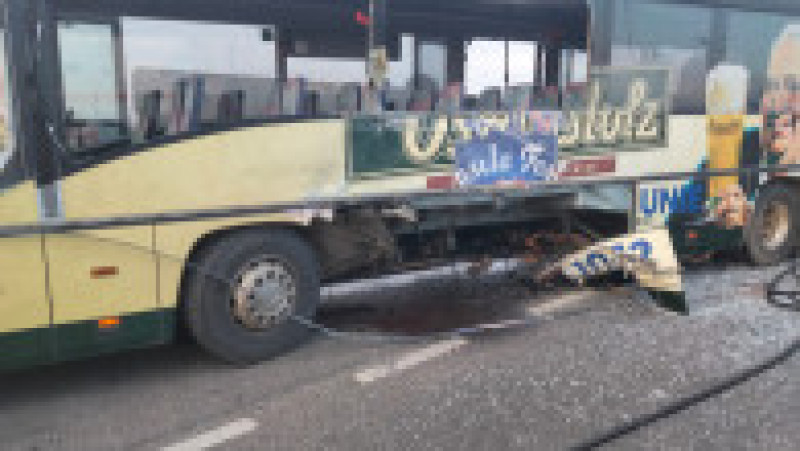 În autobuzul implicat în accident se aflau 30 de pasageri. Sursa foto: IPJ Galați | Poza 2 din 6
