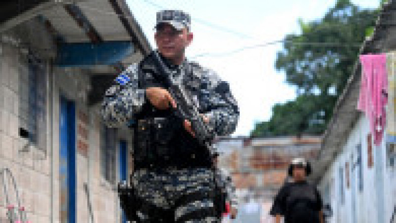 Războiul lui Bukele împotriva bandelor, declanșat după confruntările sângeroase din luna martie, când zeci de oameni au fost uciși, a plasat El Salvador într-o stare prelungită de urgență. Sursa foto: Profimedia Images | Poza 12 din 34