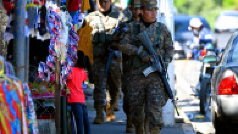 Războiul lui Bukele împotriva bandelor, declanșat după confruntările sângeroase din luna martie, când zeci de oameni au fost uciși, a plasat El Salvador într-o stare prelungită de urgență. Sursa foto: Profimedia Images | Poza 21 din 34