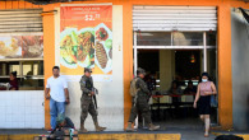 Războiul lui Bukele împotriva bandelor, declanșat după confruntările sângeroase din luna martie, când zeci de oameni au fost uciși, a plasat El Salvador într-o stare prelungită de urgență. Sursa foto: Profimedia Images | Poza 34 din 34