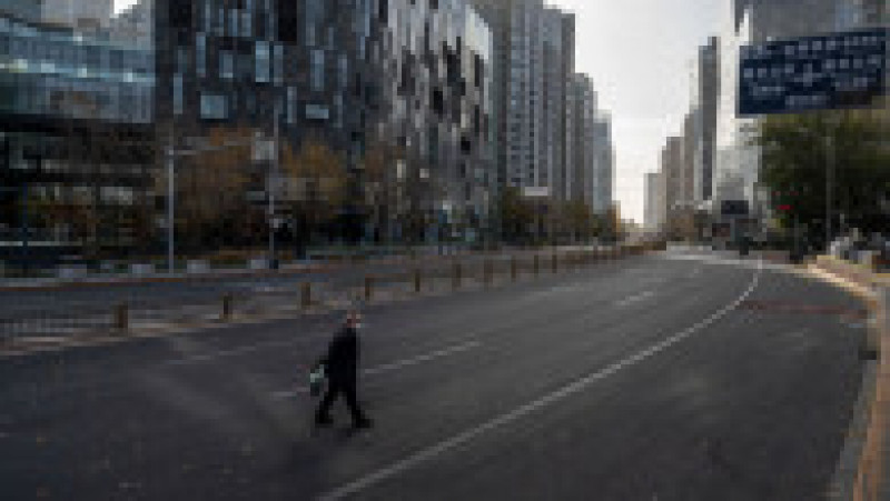 Străzile din marile orașe din China sunt goale duminică, după ce oamenii au rămas în case de frica noului val de Covid. FOTO: Getty Images | Poza 1 din 21