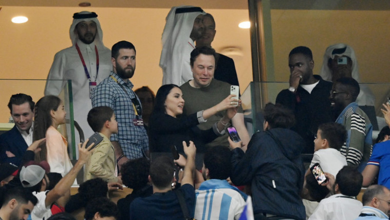 Elon Musk și ginerele fostului președinte american Donald Trump, Jared Kushner, au fost spectatori pe stadion la finala Cupei Mondiale din Qatar. Foto: Profimedia