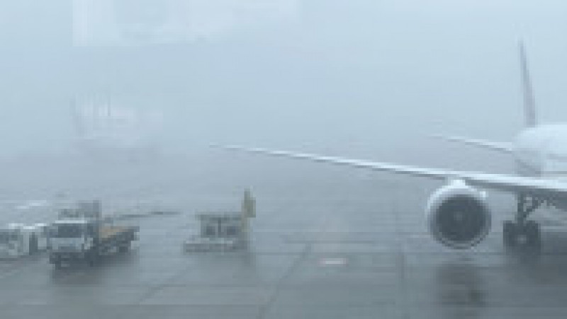 Ninsorile, poleiul și ceața au provocat haos în aeroporturi și pe șosele în Marea Britanie. FOTO: Profimedia Images | Poza 14 din 19