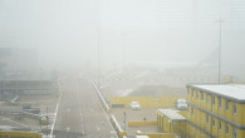 Ninsorile, poleiul și ceața au provocat haos în aeroporturi și pe șosele în Marea Britanie. FOTO: Profimedia Images | Poza 17 din 19