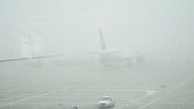 Ninsorile, poleiul și ceața au provocat haos în aeroporturi și pe șosele în Marea Britanie. FOTO: Profimedia Images | Poza 18 din 19