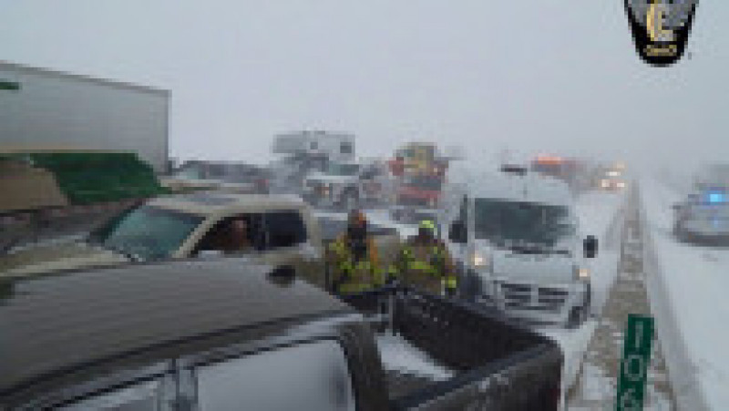 Carambol uriaș, cu 46 de mașini, din cauza „ciclonului-bombă” din SUA. Foto: Twitter/ Ohio State Highway Patrol | Poza 4 din 4