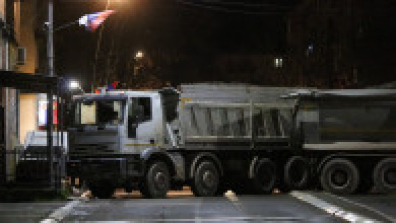 Kosovo închide principalul punct de trecere a frontierei, după ce protestatarii l-au blocat pe partea sârbă. Foto: Profimedia Images | Poza 2 din 5