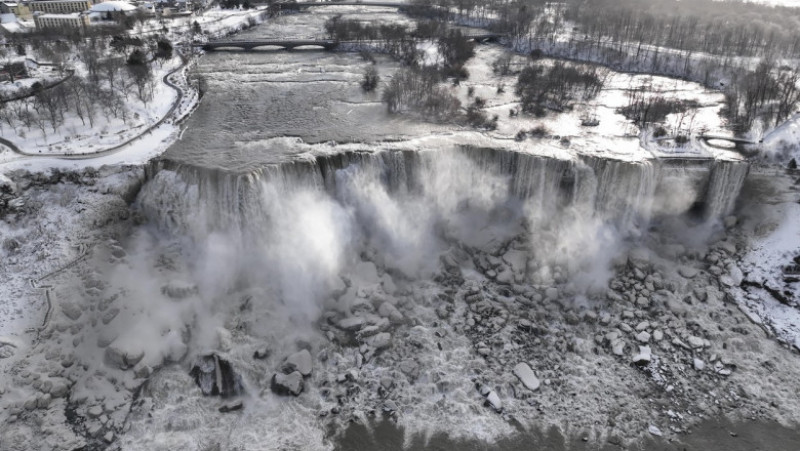 Imagini spectaculoase cu cascada Niagara. Foto: Profimedia Images